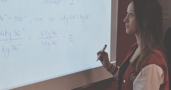 Udžbenici-zamenjeni-tablet-računarima-i-interaktivnim-tablama