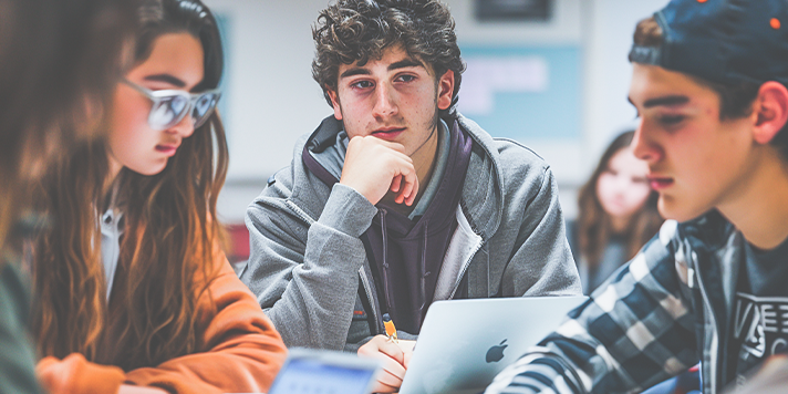 Utvrđivanje pravičnosti u akademskom ocenjivanju: Razbijanje mitova o strogoći i integritetu nastavnika